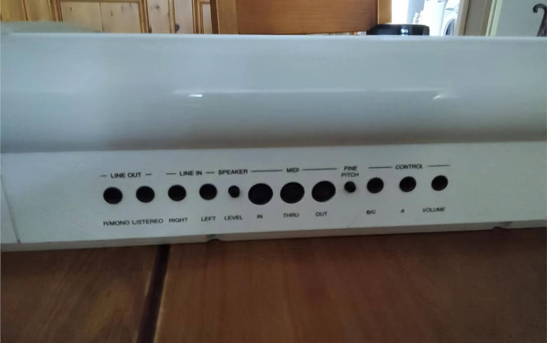 Te Koop Aangeboden Tweedehands in Nieuwstaat verkerende Wersi OAX1 2 klaviers met Baspedaal.